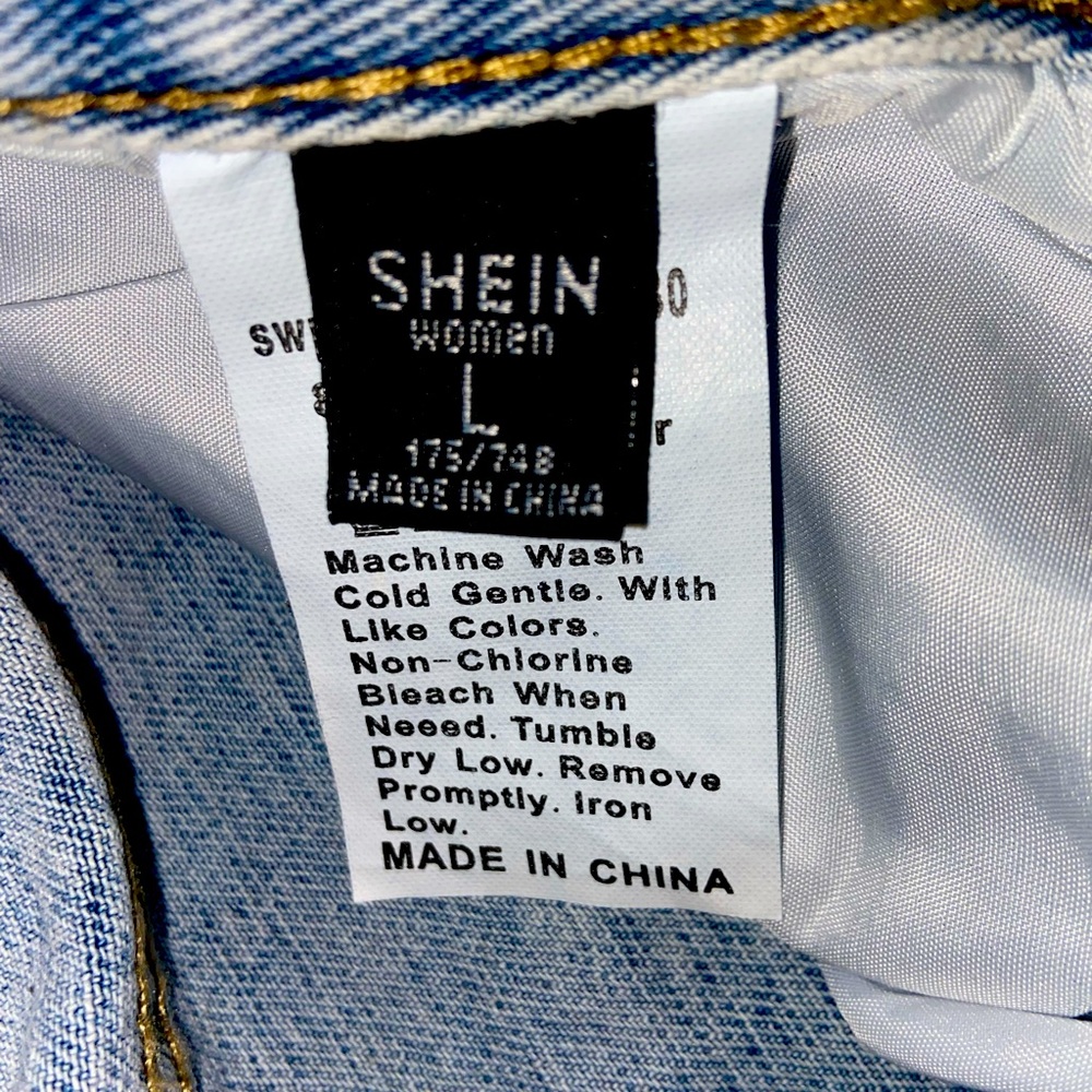 SHEIN straight jeans size 10 in women, never worn, brand new.